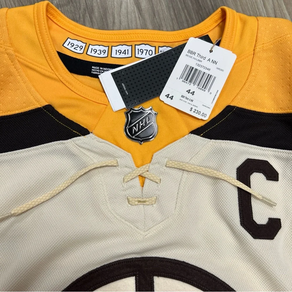 Adidas Boston Bruins Patrice Bergeron 100th Men’s 44 Hockey Jersey IM8290 $230 - Picture 3 of 9